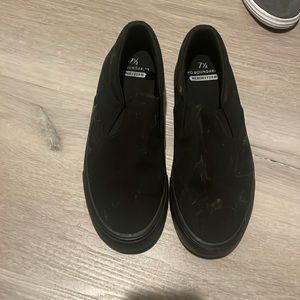 I am selling black no boundaries memory foam shoes that are a 7.5 in women